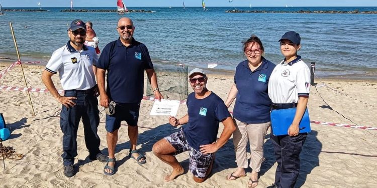 Tartaruga depone il suo nido su una spiaggia delle Marche: è la seconda volta nella recente storia documentata